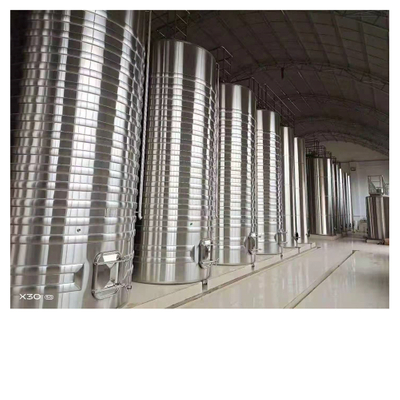 Gärbehälter für die Weinproduktion aus Edelstahl